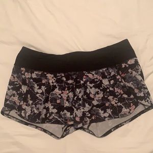 lululemon shorts size 10